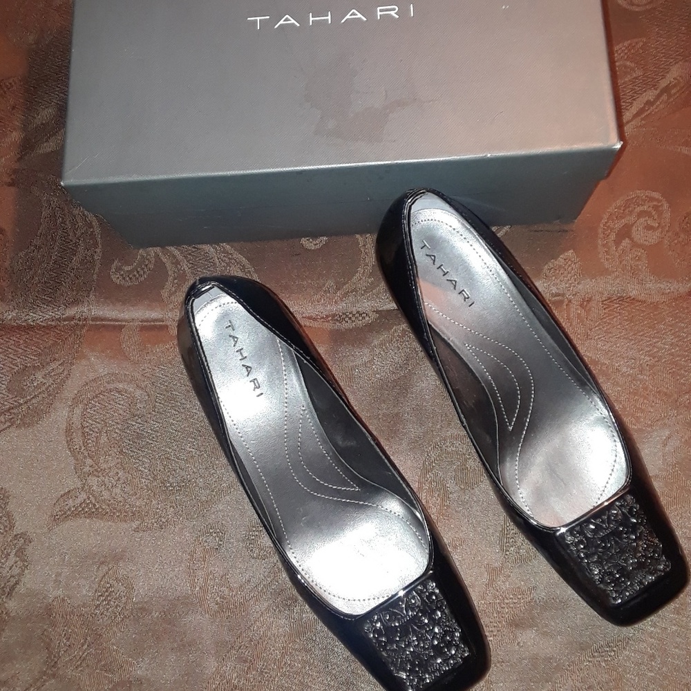 NWOT Tahari Patent Leather w/Buckle